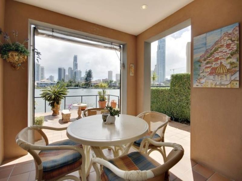 19 Naples Avenue, Isle Of Capri QLD 4217