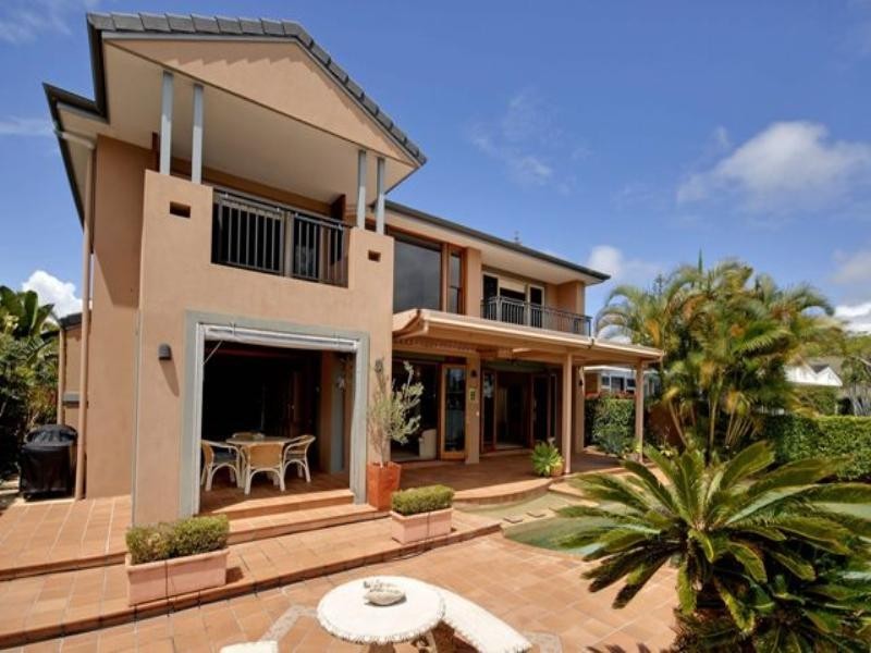 19 Naples Avenue, Isle Of Capri QLD 4217