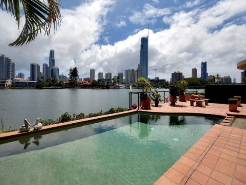 19 Naples Avenue, Isle Of Capri QLD 4217