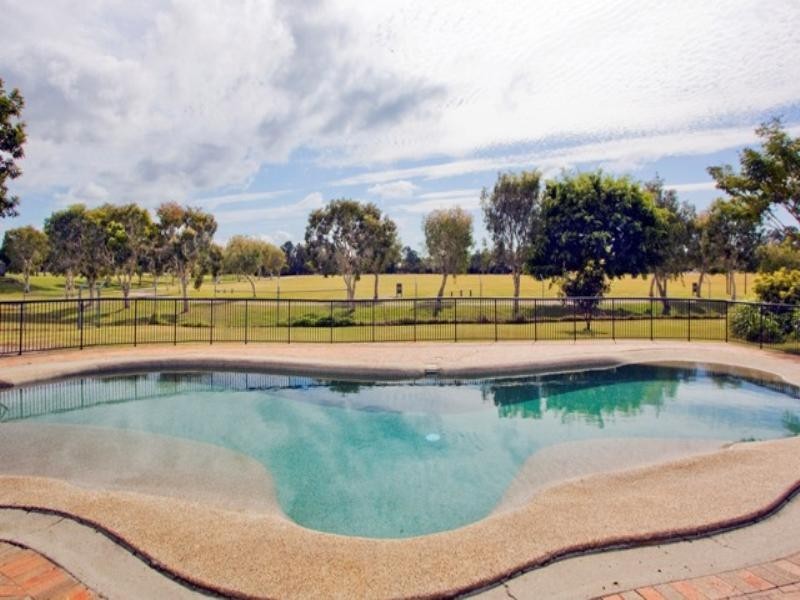 17/5 Greenlands Drive, Varsity Lakes QLD 4227