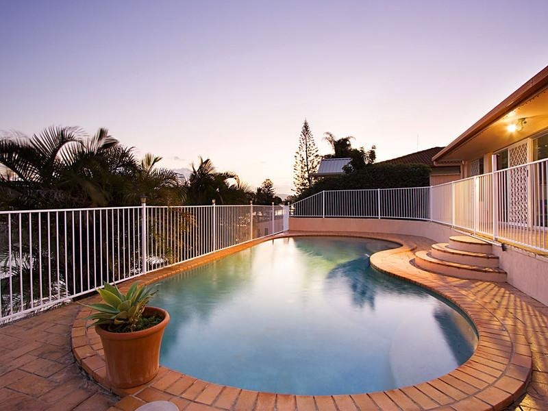 8 Rudder Court, Mermaid Waters QLD 4218