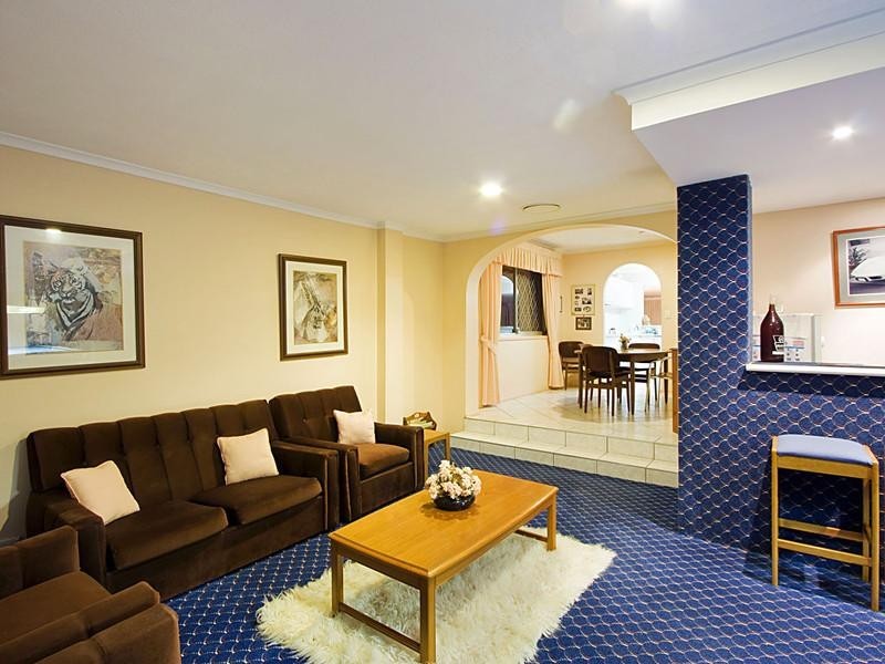 8 Rudder Court, Mermaid Waters QLD 4218