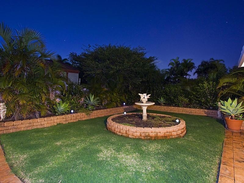 8 Rudder Court, Mermaid Waters QLD 4218