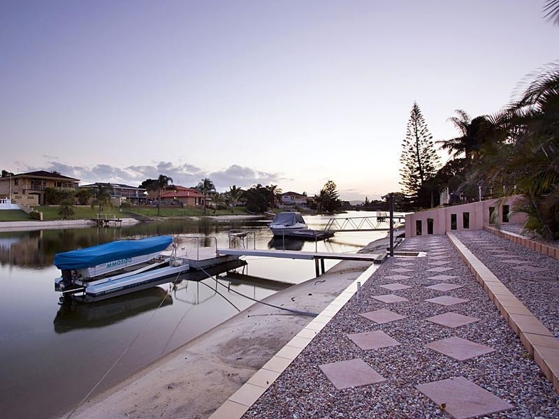 8 Rudder Court, Mermaid Waters QLD 4218