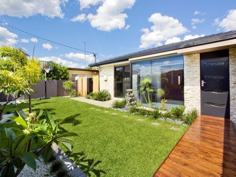 124 Savoy Drive, Broadbeach Waters QLD 4218