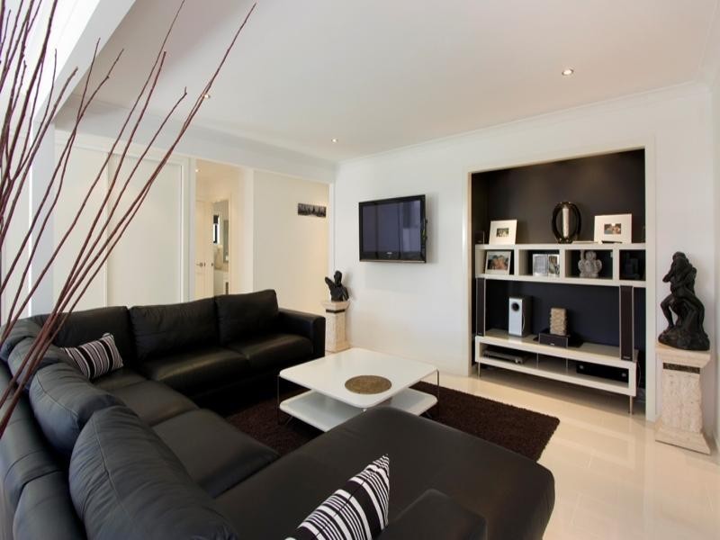 124 Savoy Drive, Broadbeach Waters QLD 4218