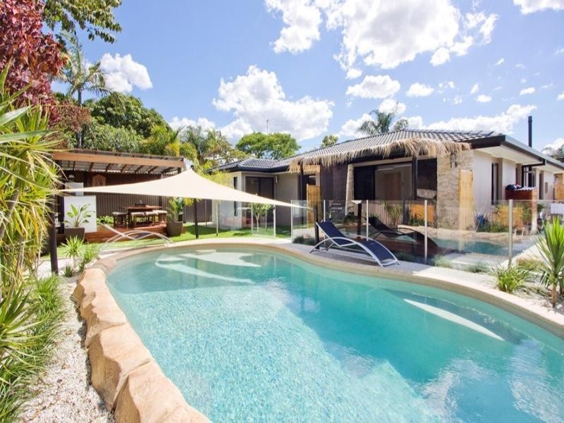 124 Savoy Drive, Broadbeach Waters QLD 4218