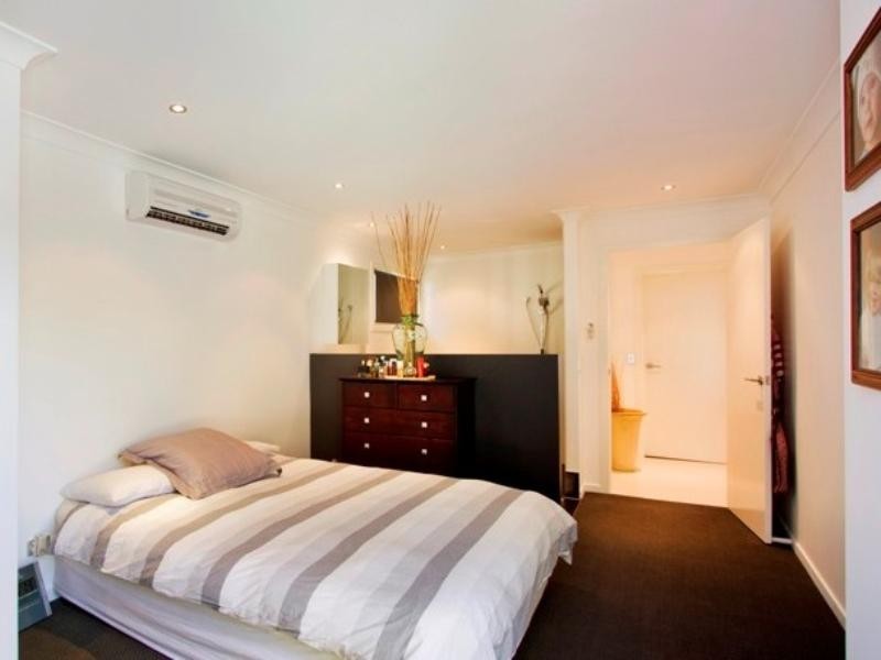 124 Savoy Drive, Broadbeach Waters QLD 4218