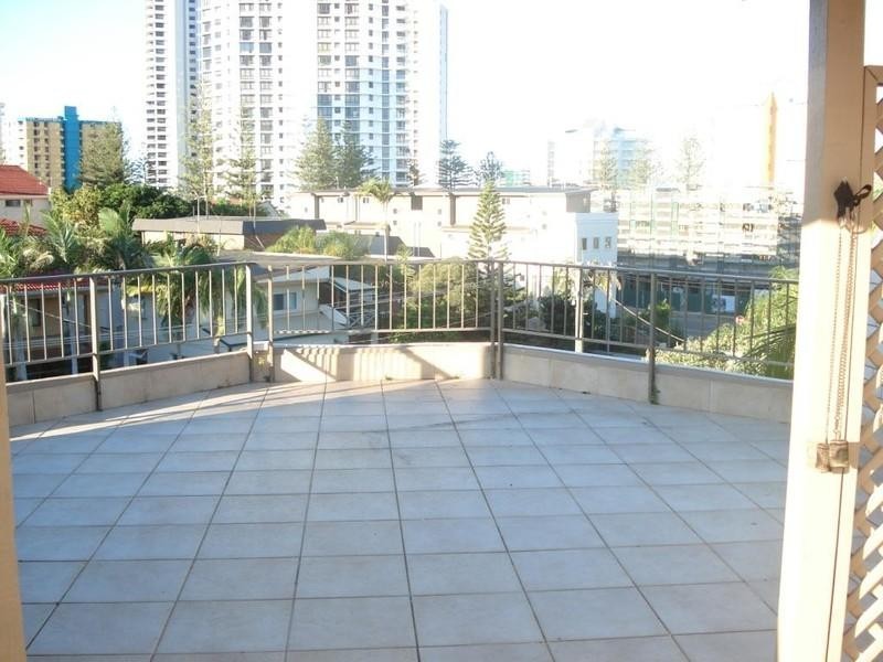 11/24 Second Avenue, Broadbeach QLD 4218