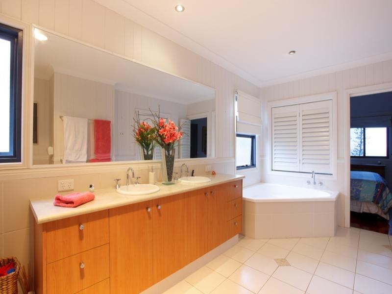 32 Pacific Parade, Bilinga QLD 4225