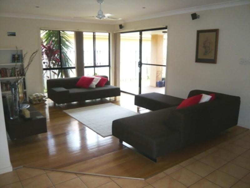 36 Gardendale Crescent, Burleigh Waters QLD 4220