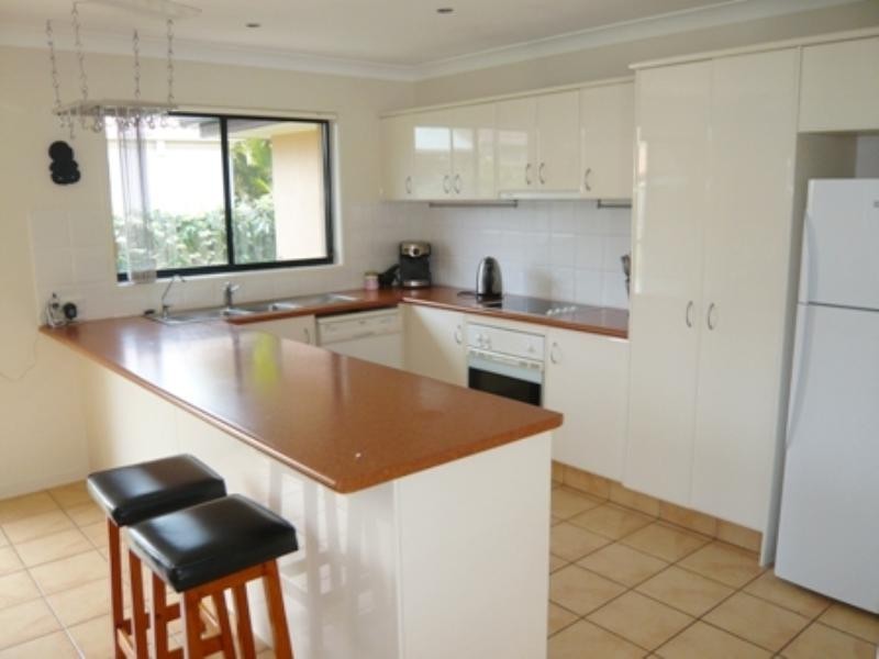36 Gardendale Crescent, Burleigh Waters QLD 4220