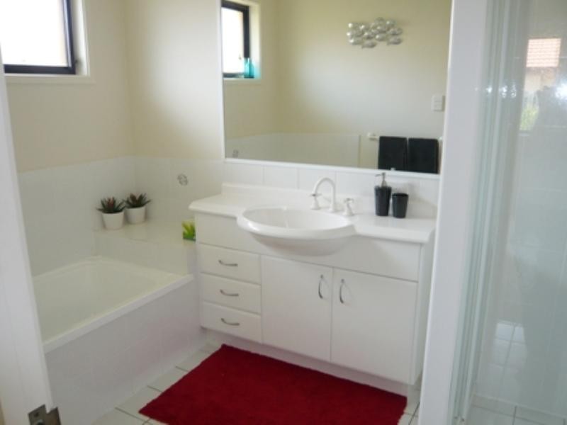 36 Gardendale Crescent, Burleigh Waters QLD 4220