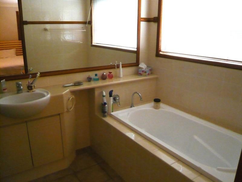 24b Lennie Avenue, Main Beach QLD 4217