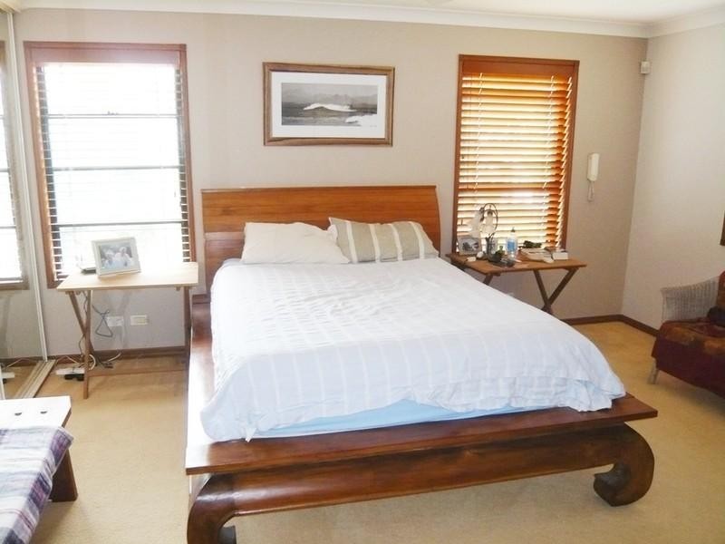 24b Lennie Avenue, Main Beach QLD 4217