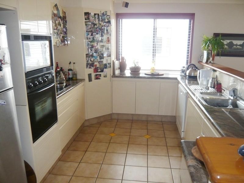 24b Lennie Avenue, Main Beach QLD 4217