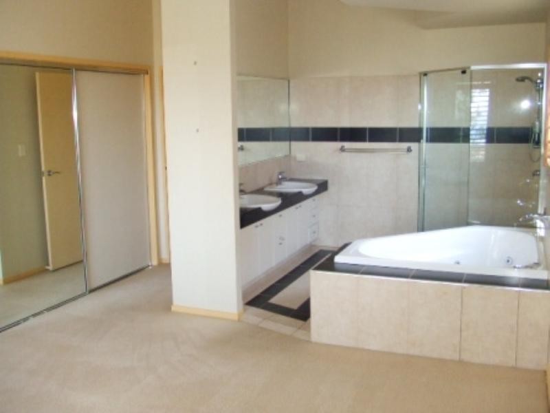 1/48 Hill Avenue, Burleigh Heads QLD 4220