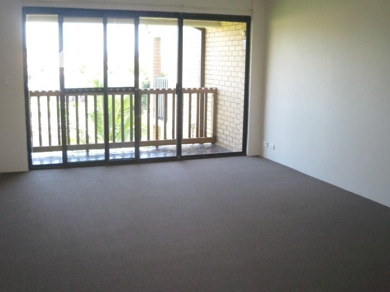 10/18 Sunshine Boulevard, Broadbeach Waters QLD 4218