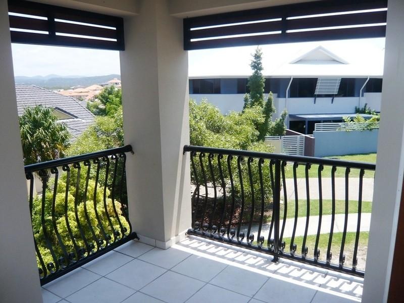 3/1 Winton Terrace, Varsity Lakes QLD 4227