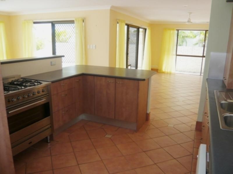 59 Volante Crescent, Mermaid Waters QLD 4218