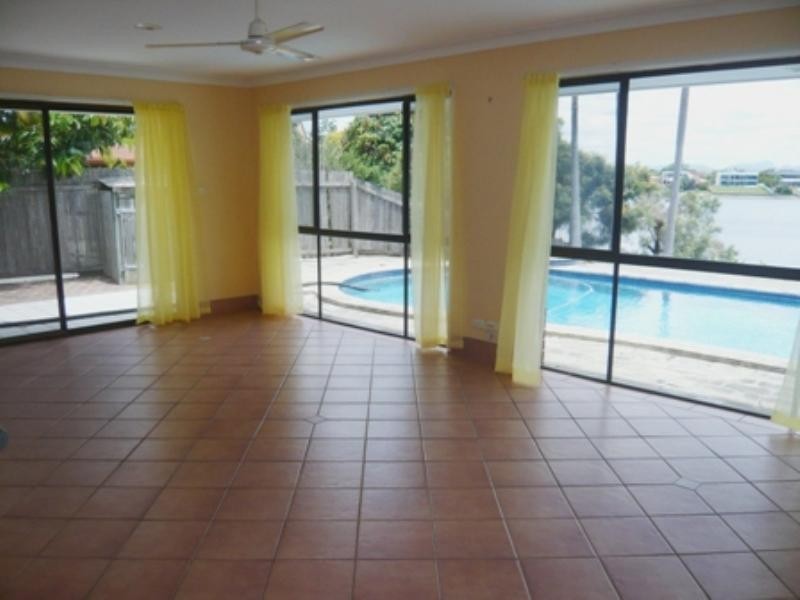 59 Volante Crescent, Mermaid Waters QLD 4218