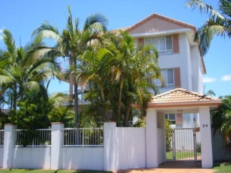 2/24 Peerless Avenue, Mermaid Beach QLD 4218