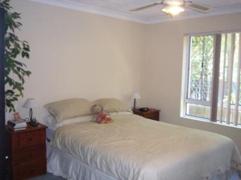 2/24 Peerless Avenue, Mermaid Beach QLD 4218