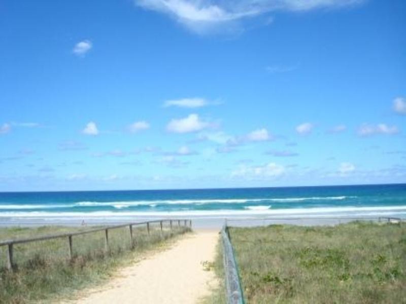 2/24 Peerless Avenue, Mermaid Beach QLD 4218