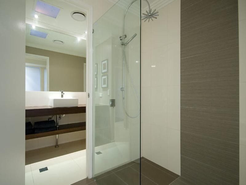 5 Saxonvale Terrace, Mermaid Waters QLD 4218