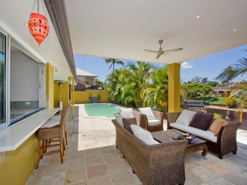 9 Ensenada Court, Broadbeach Waters QLD 4218
