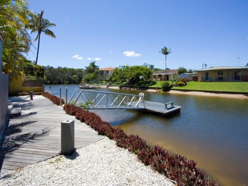 9 Ensenada Court, Broadbeach Waters QLD 4218