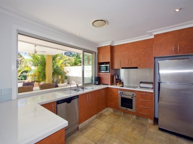 9 Ensenada Court, Broadbeach Waters QLD 4218