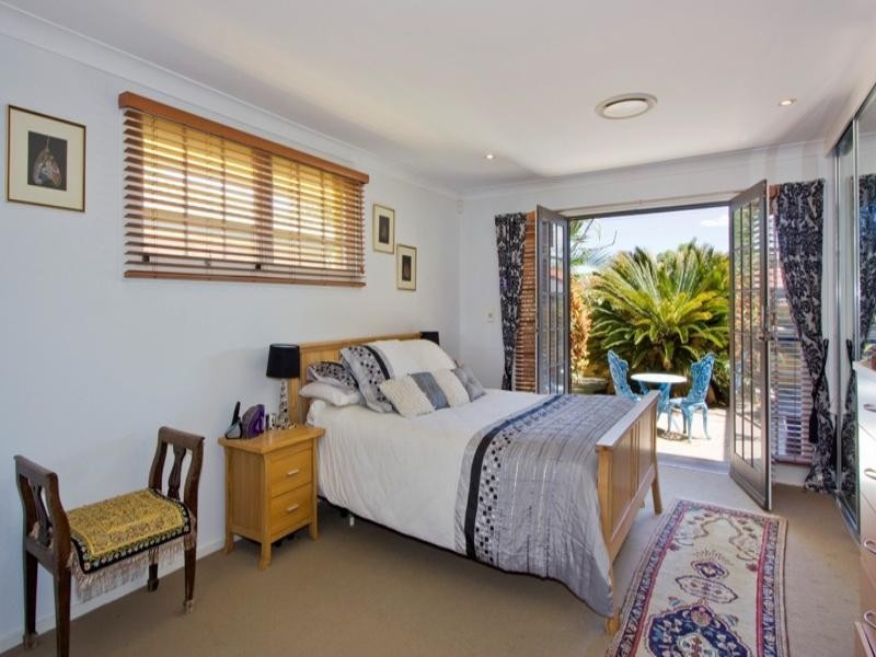 9 Ensenada Court, Broadbeach Waters QLD 4218