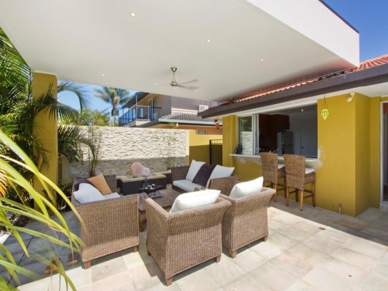 9 Ensenada Court, Broadbeach Waters QLD 4218