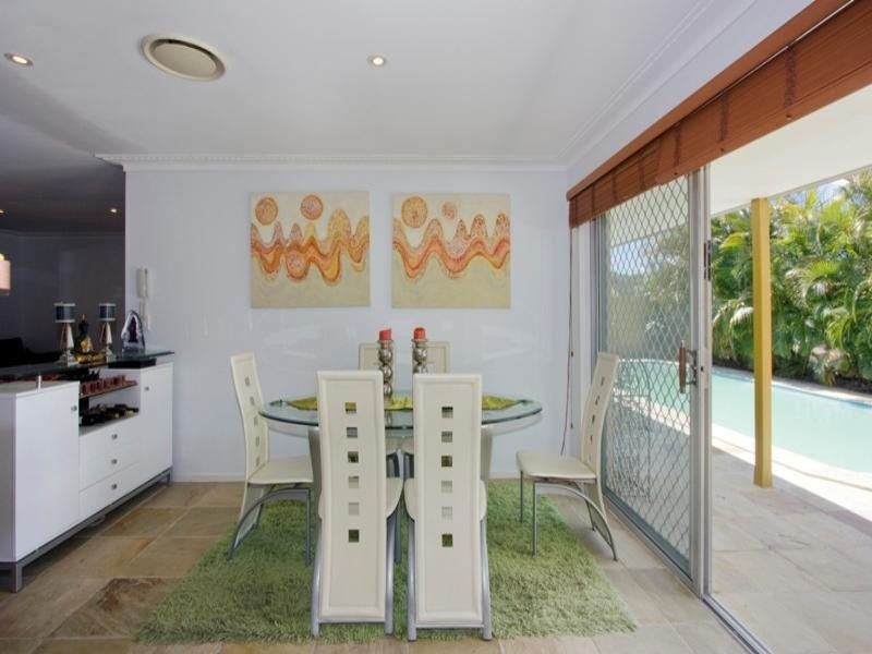 9 Ensenada Court, Broadbeach Waters QLD 4218