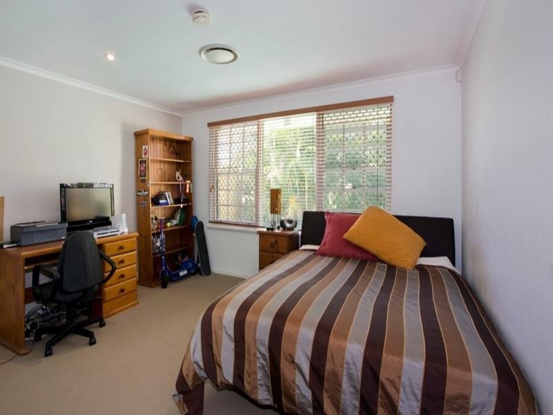 9 Ensenada Court, Broadbeach Waters QLD 4218