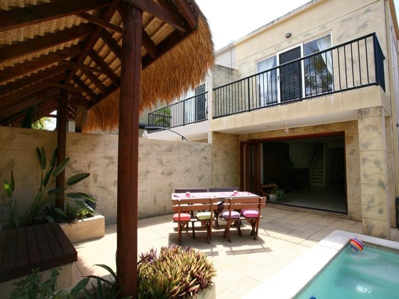 1 ‘Onj’s On The Park’ 72 Heeb Street, Benowa QLD 4217