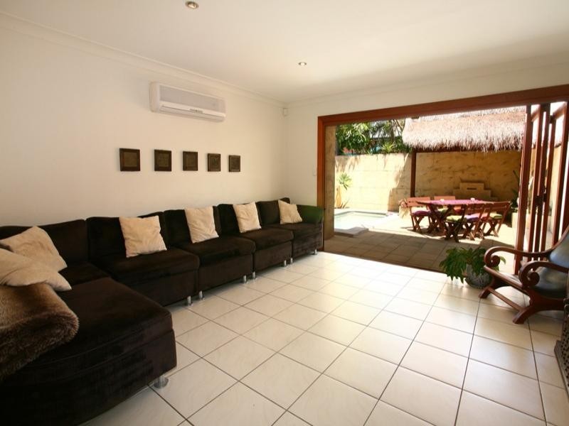 1 ‘Onj’s On The Park’ 72 Heeb Street, Benowa QLD 4217
