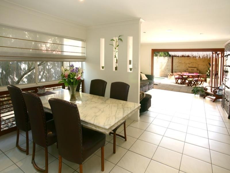 1 ‘Onj’s On The Park’ 72 Heeb Street, Benowa QLD 4217
