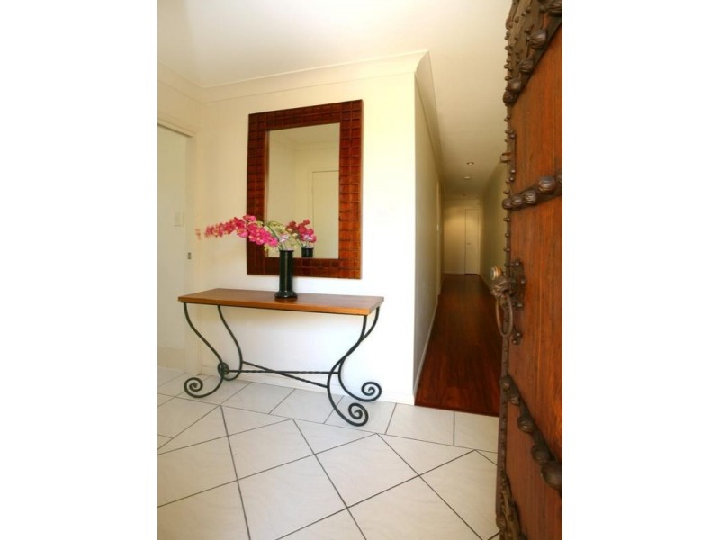 1 ‘Onj’s On The Park’ 72 Heeb Street, Benowa QLD 4217