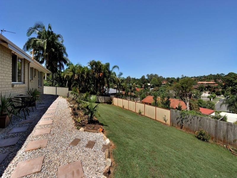 8 Amethyst Court, Carrara QLD 4211