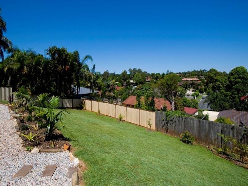 8 Amethyst Court, Carrara QLD 4211