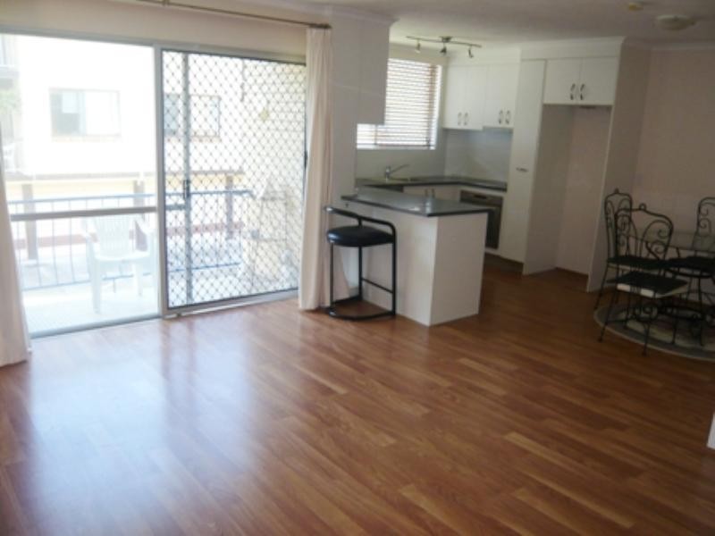 4/8 Allara Avenue, Palm Beach QLD 4221