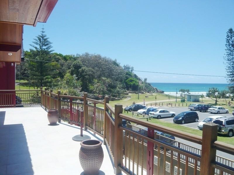 1 Brakes Crescent, Miami QLD 4220