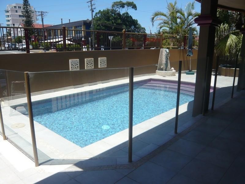 1 Brakes Crescent, Miami QLD 4220