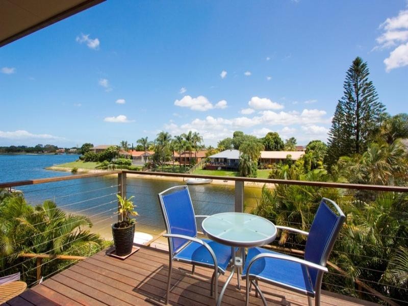 3 Pilot Court, Mermaid Waters QLD 4218