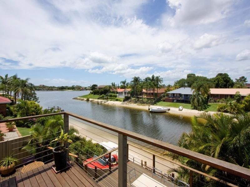 3 Pilot Court, Mermaid Waters QLD 4218