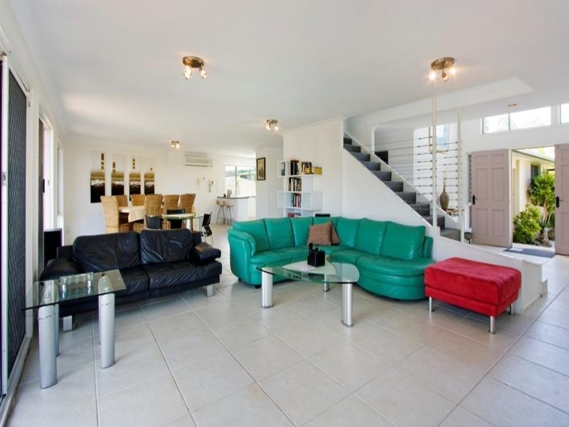 3 Pilot Court, Mermaid Waters QLD 4218