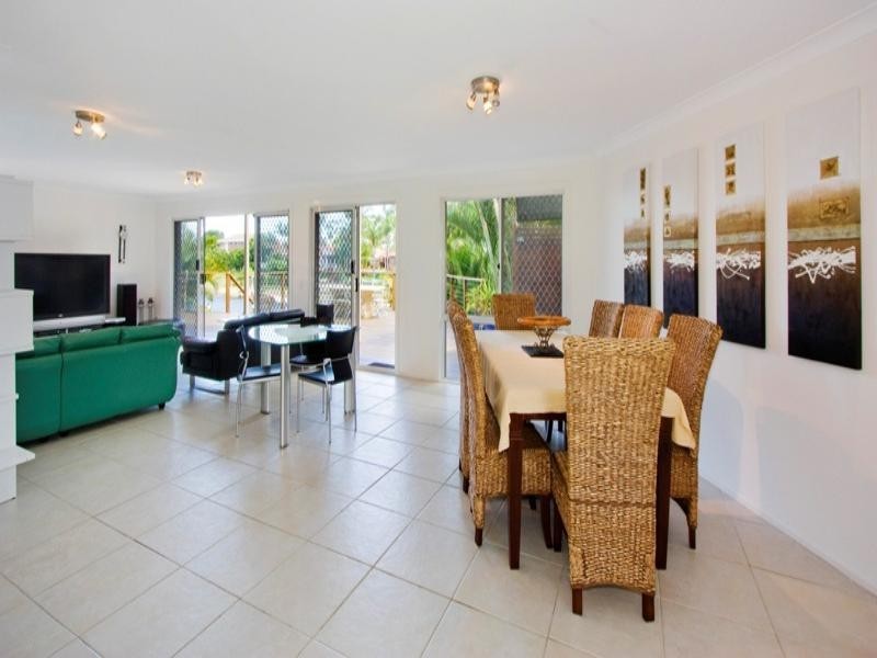 3 Pilot Court, Mermaid Waters QLD 4218