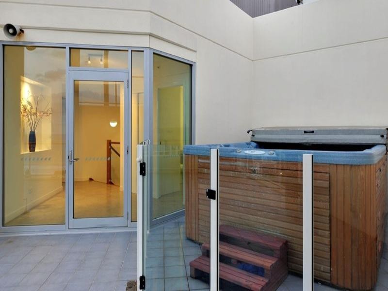 1408 ‘Wings Resort’ Gold Coast Highway, Surfers Paradise QLD 4217